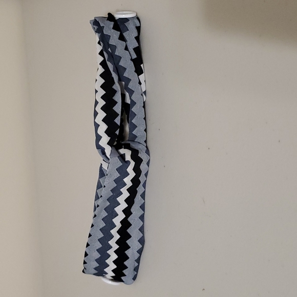 not sure Accessories - Black,white, and gray chevron Head band with buttons on the sides